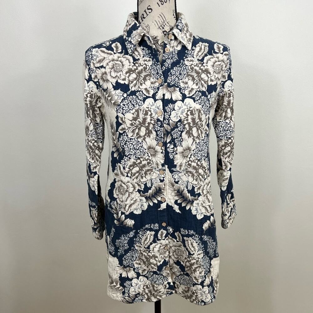 Soft Surroundings white and blue floral button up collared tunic with pockets